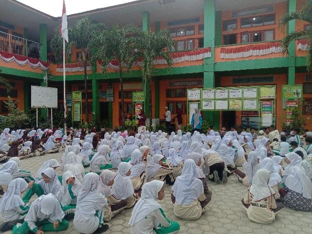 <center>LOMBA GURU, STAFF & SISWA/I DALAM RANGKA HUT RI KE-80</center> video
